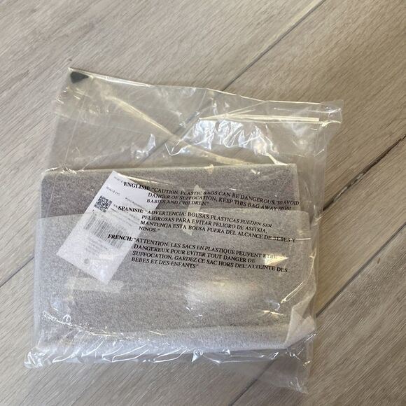 Kate Spade Staci Med Zip Wristlet saffiano leather do berry NWT IN PKG UNOPENED - Picture 6 of 6